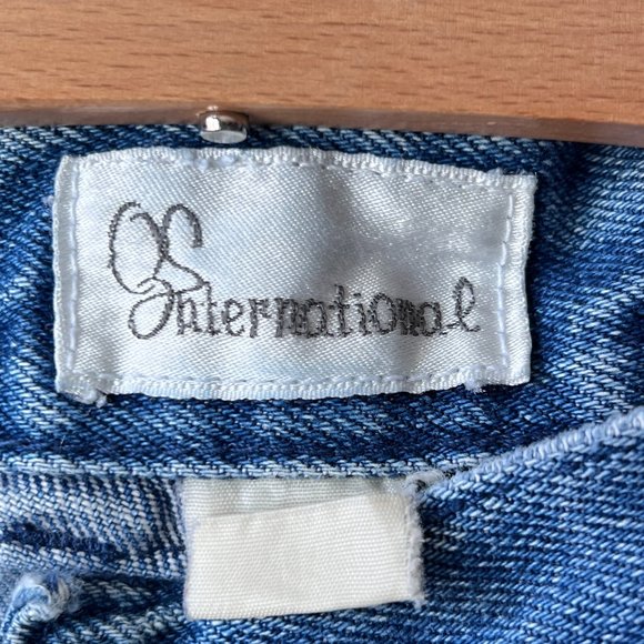 Vintage Juniors High Waist OS International Denim Mom Jeans in Great Condition - Picture 8 of 16